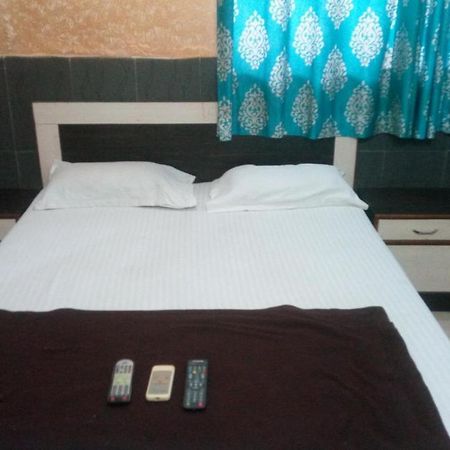 Hotel Sarang Lodge ปันเวล ภายนอก รูปภาพ