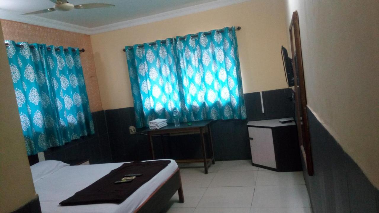 Hotel Sarang Lodge ปันเวล ภายนอก รูปภาพ