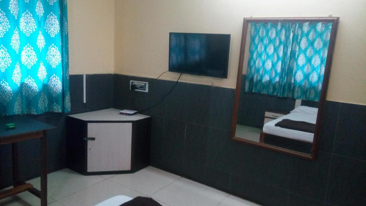 Hotel Sarang Lodge ปันเวล ภายนอก รูปภาพ