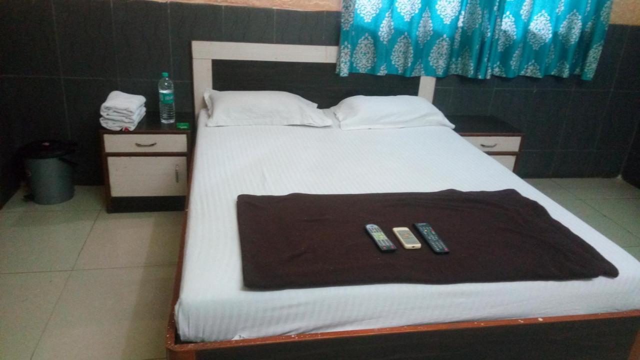 Hotel Sarang Lodge ปันเวล ภายนอก รูปภาพ