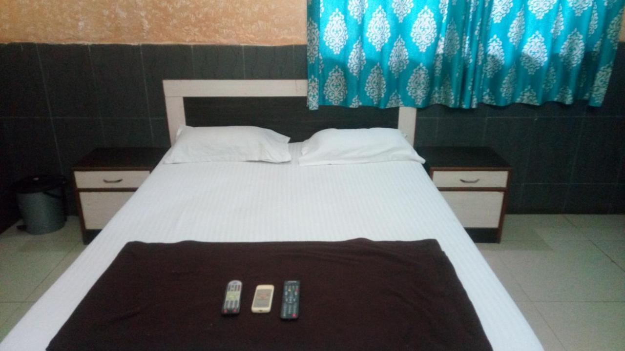 Hotel Sarang Lodge ปันเวล ภายนอก รูปภาพ