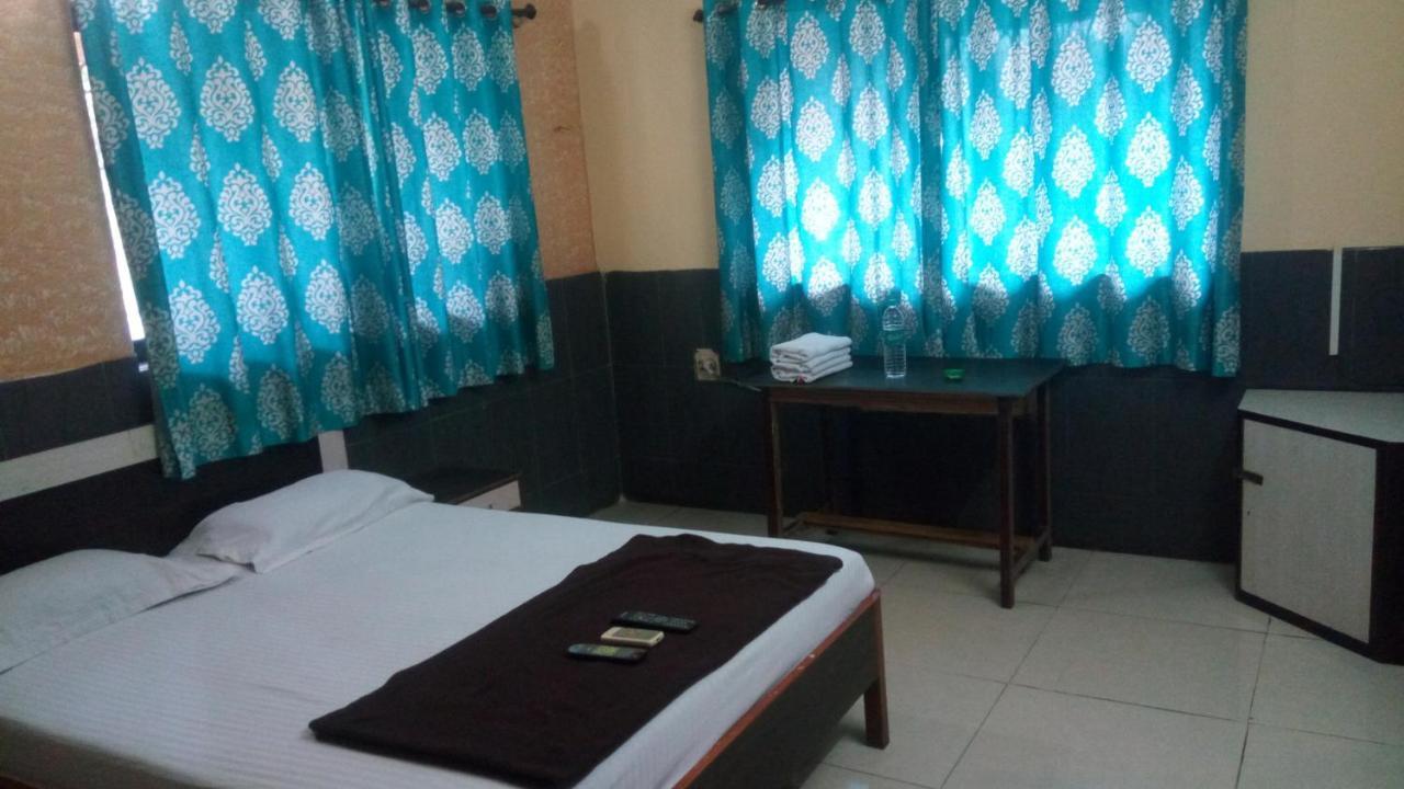 Hotel Sarang Lodge ปันเวล ภายนอก รูปภาพ