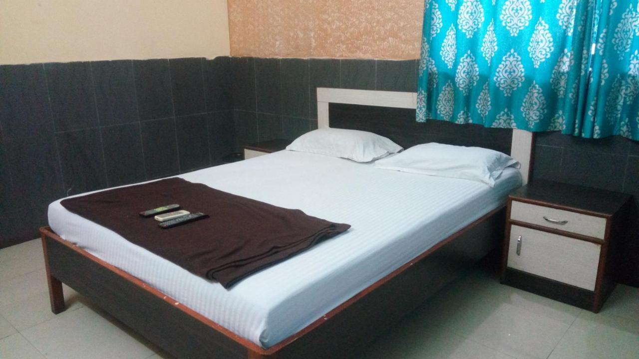 Hotel Sarang Lodge ปันเวล ภายนอก รูปภาพ