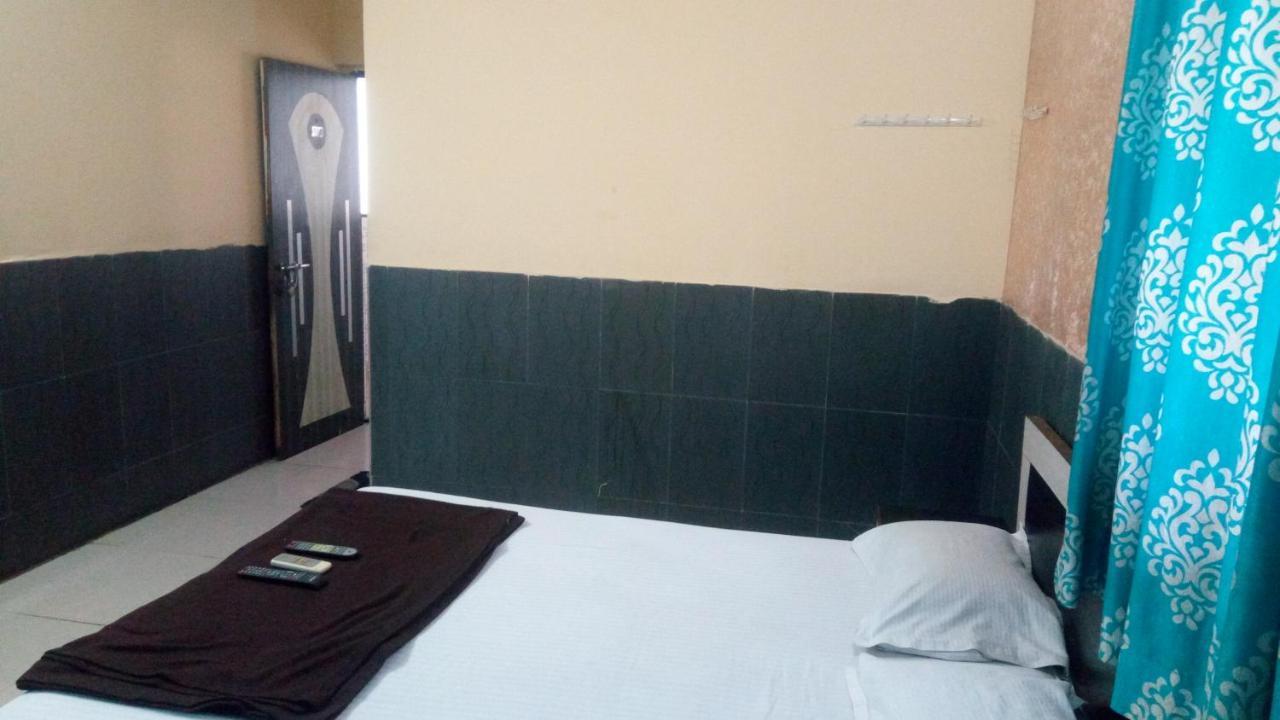Hotel Sarang Lodge ปันเวล ภายนอก รูปภาพ