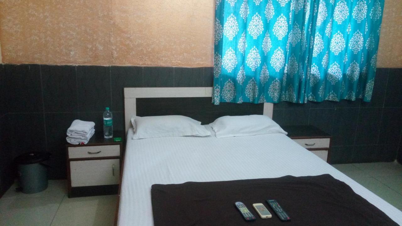 Hotel Sarang Lodge ปันเวล ภายนอก รูปภาพ