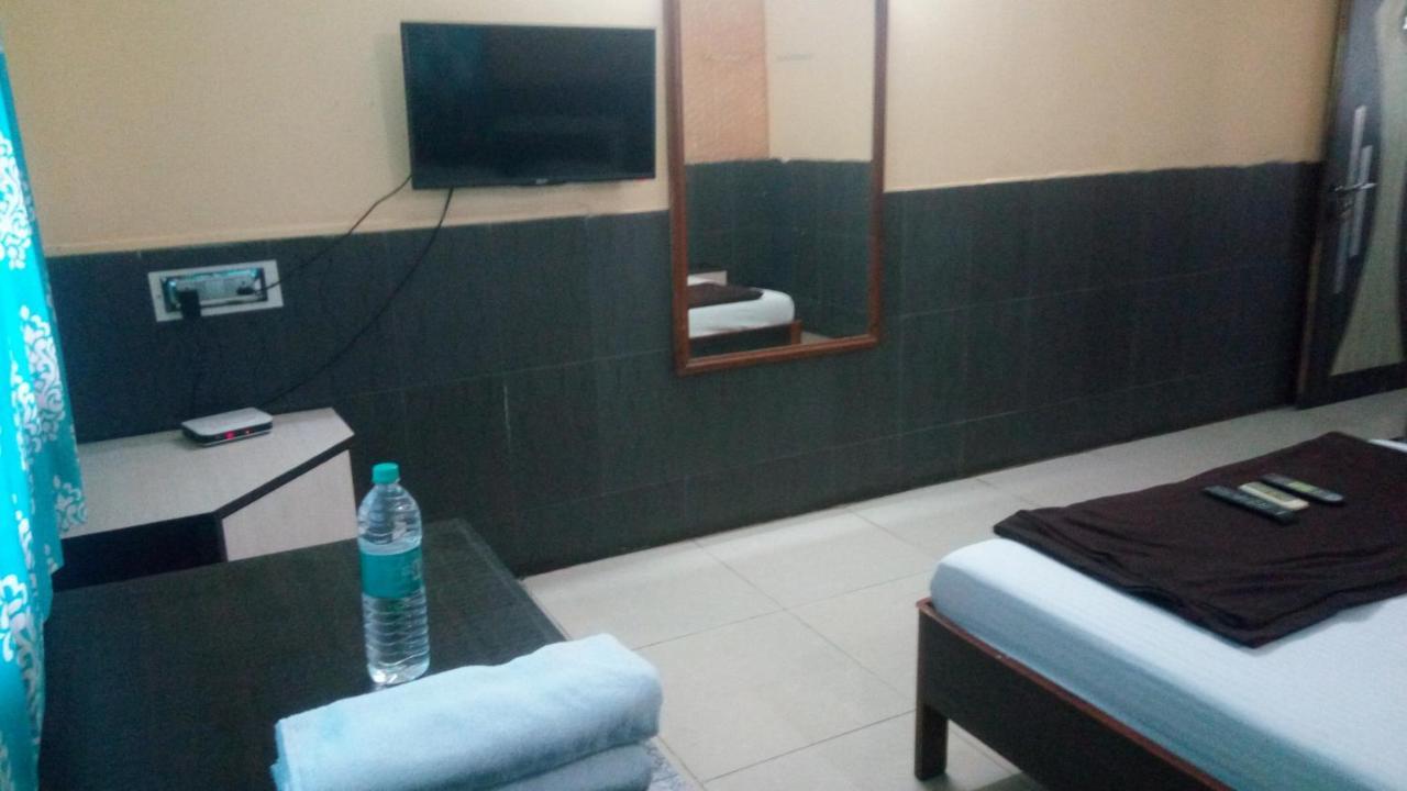 Hotel Sarang Lodge ปันเวล ภายนอก รูปภาพ